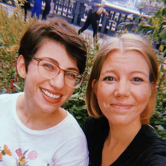 Meet your Poshers, Alyssa & Trish - Picture 1 of 4